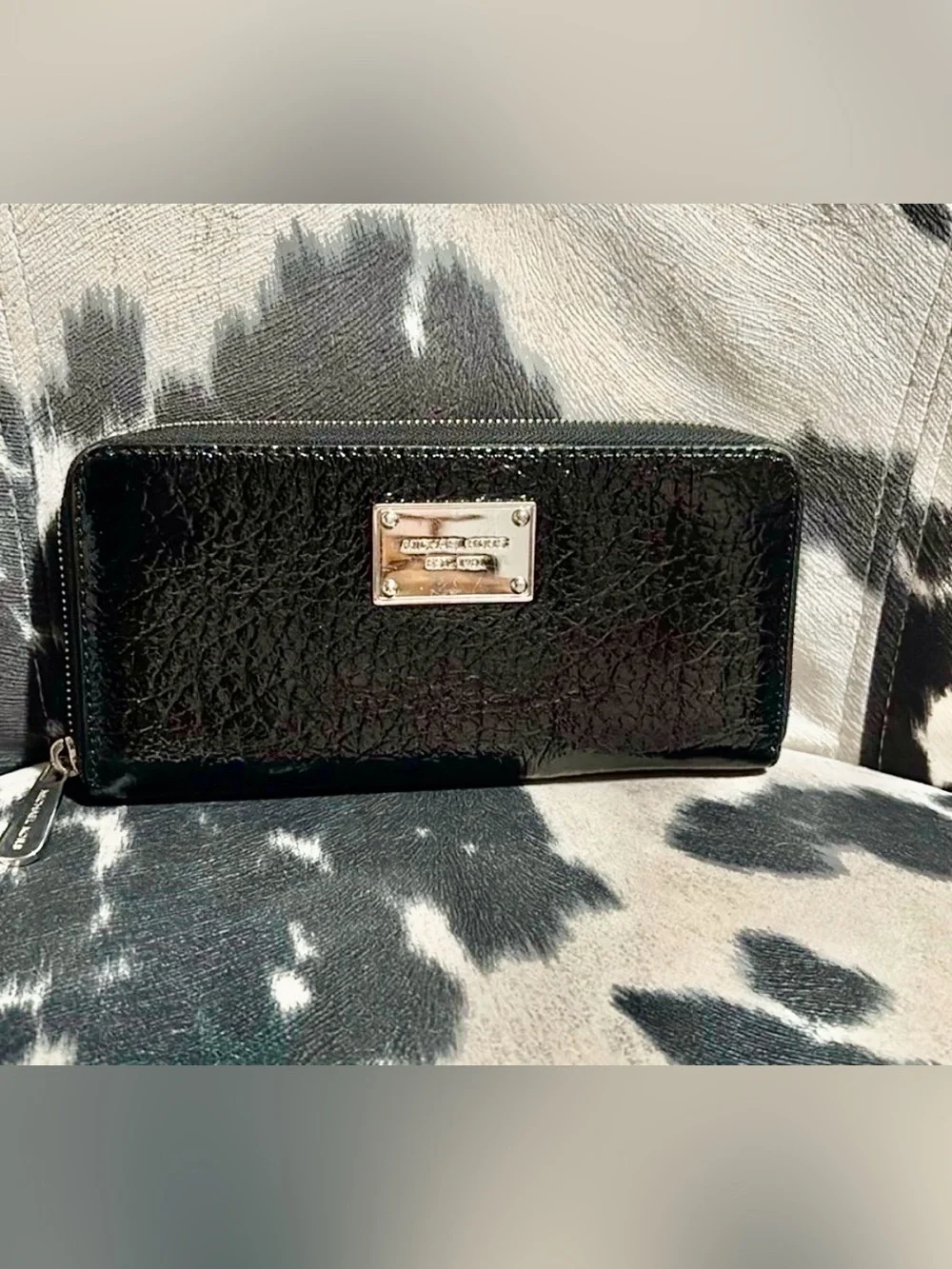 Michael Kors Black Textured Women's Wallet. EUC